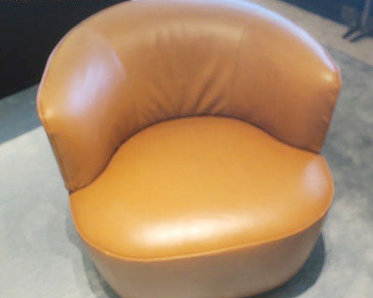 26651■Molteni&C モルティー二 パーソナルチェア/１Pチェア ELAIN レザー 定96.2万■展示品/中古品